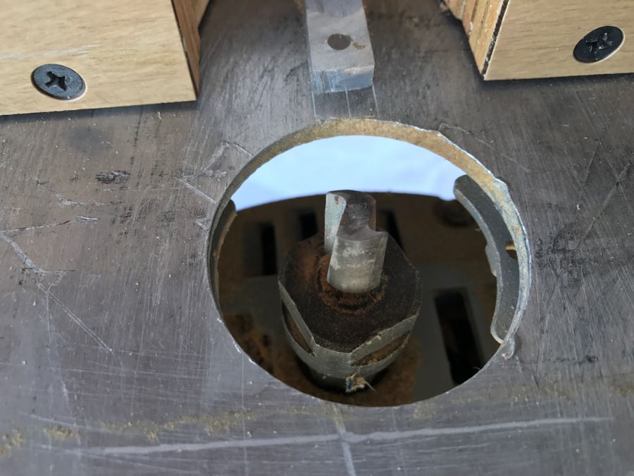 1-3/4 HP Plunge Router With Brake And Custom Steel Table Chicago Electric Power Tools [Photo 5]