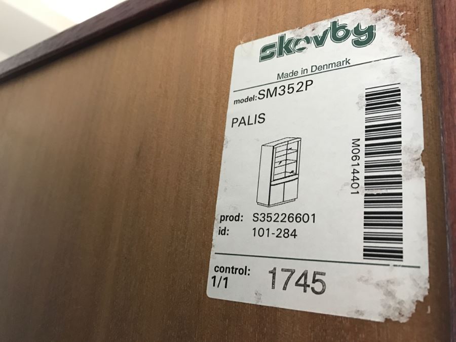 Skovby Danish China Cabinet Curio Cabinet Palis Model SM352P [Photo 9]