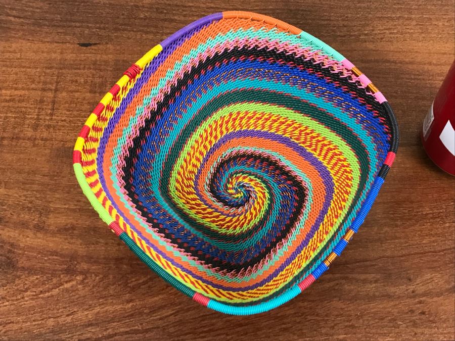 Woven Wire Swirl Pattern Basket [Photo 2]