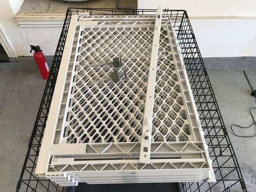 Large Folding Metal Kennel Plus Plastic Pet Fence [Photo 4]