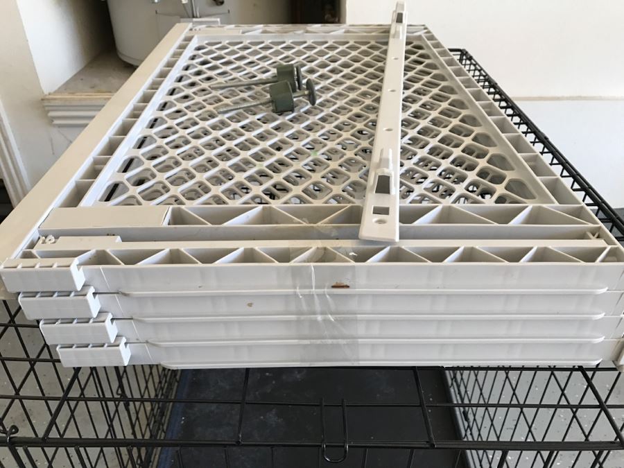 Large Folding Metal Kennel Plus Plastic Pet Fence [Photo 5]