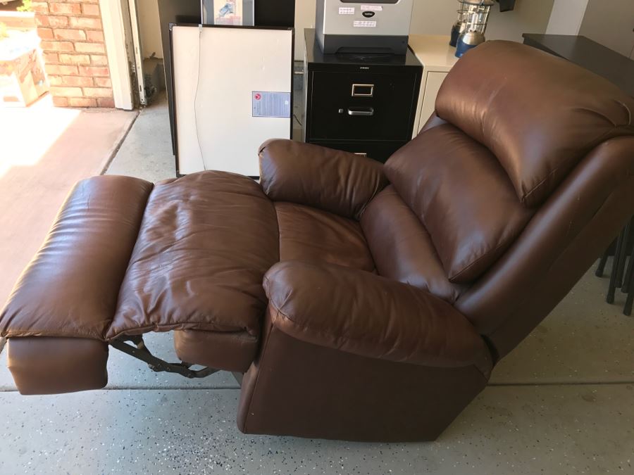 The Leather Factory Leather Recliner Reclining Chair [Photo 5]