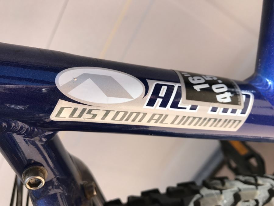 Women's TREK Bicycle Bike 3700 16' Custom Aluminum With YAKIMA Storage Bar [Photo 22]