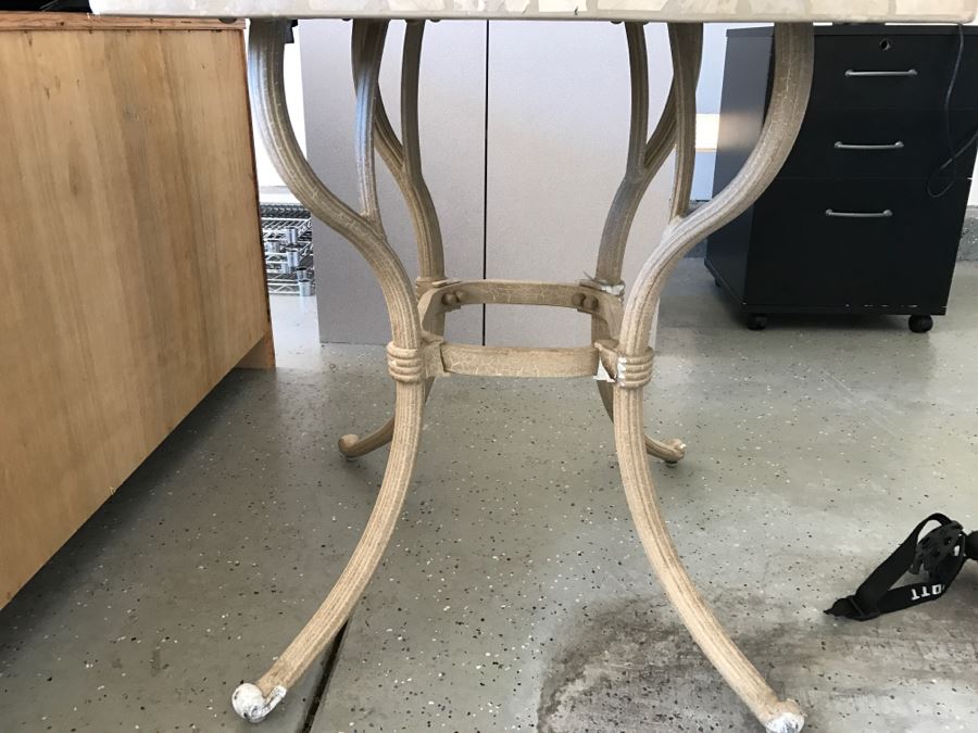 Outdoor Patio Furniture Table [Photo 4]