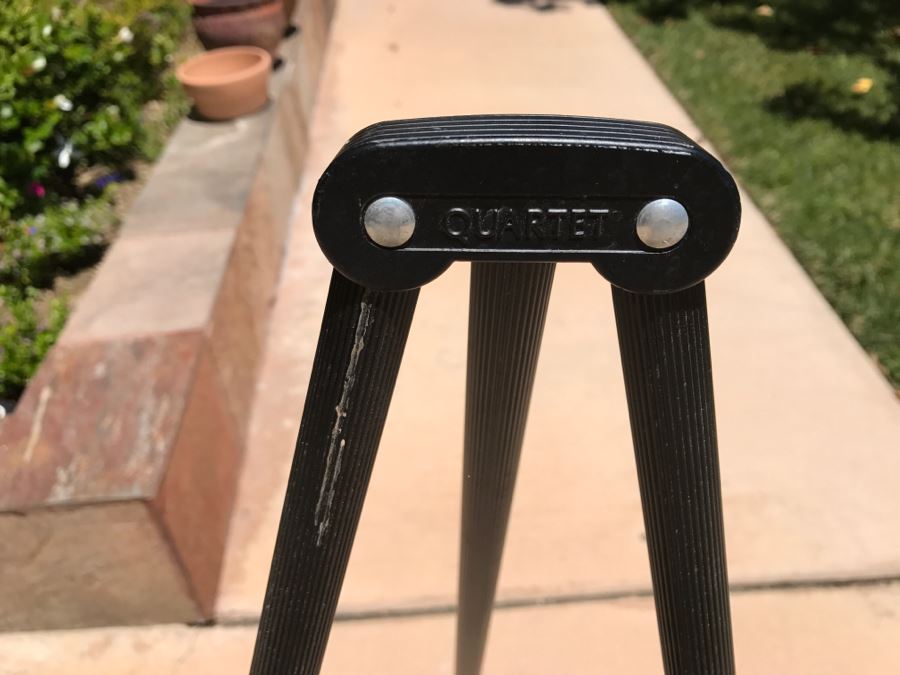 Pair Of Metal Easels [Photo 4]