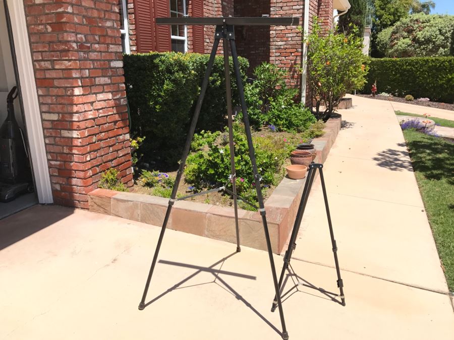 Pair Of Metal Easels [Photo 2]
