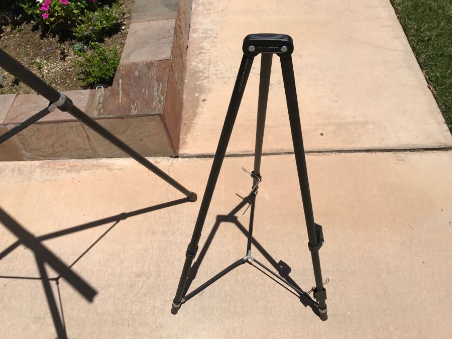 Pair Of Metal Easels [Photo 5]