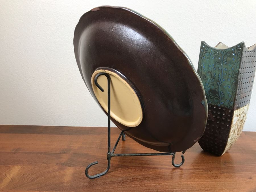 Decorative Pottery Vase And Matching Plate [Photo 4]