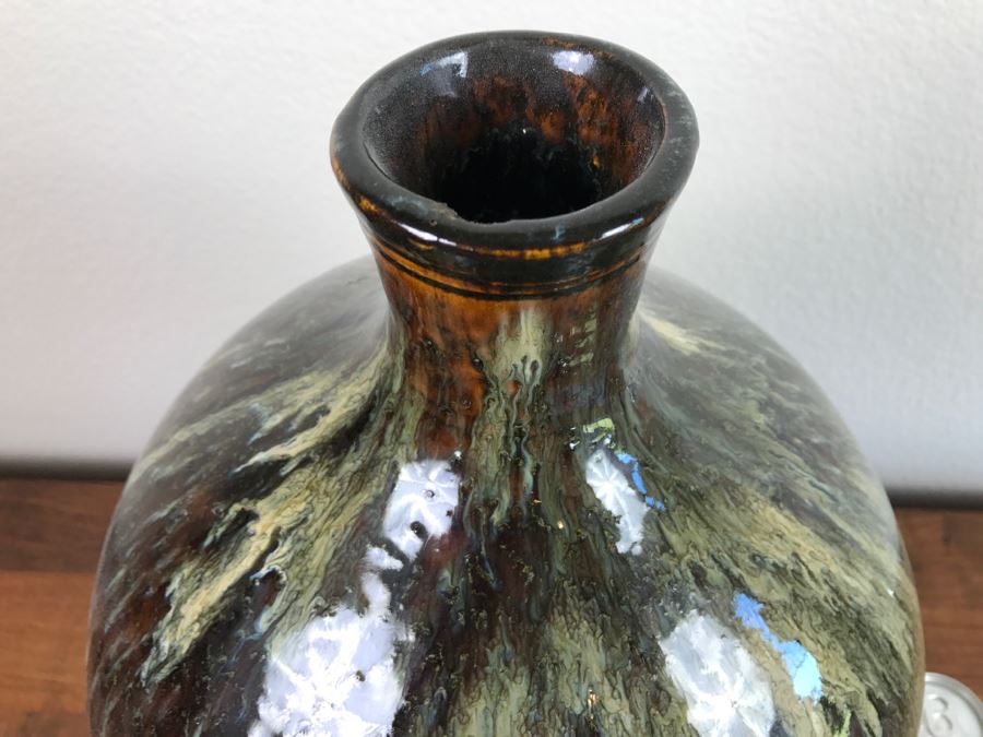 Large Pottery Vase [Photo 3]