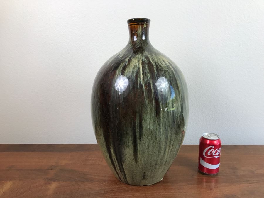 Large Pottery Vase [Photo 1]