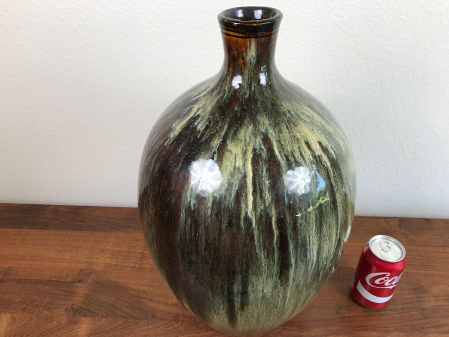 Large Pottery Vase [Photo 4]