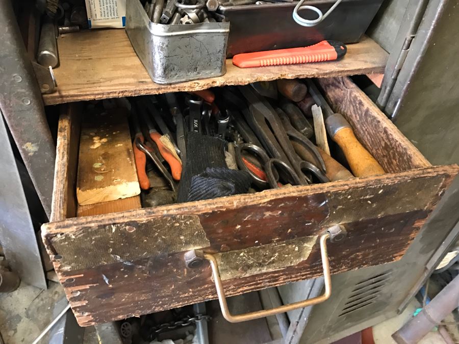 Vintage Heavy-Duty Steel Green Locker Lockable With Key And Wooden Drawers And Shelving SOLD EMPTY [Photo 13]