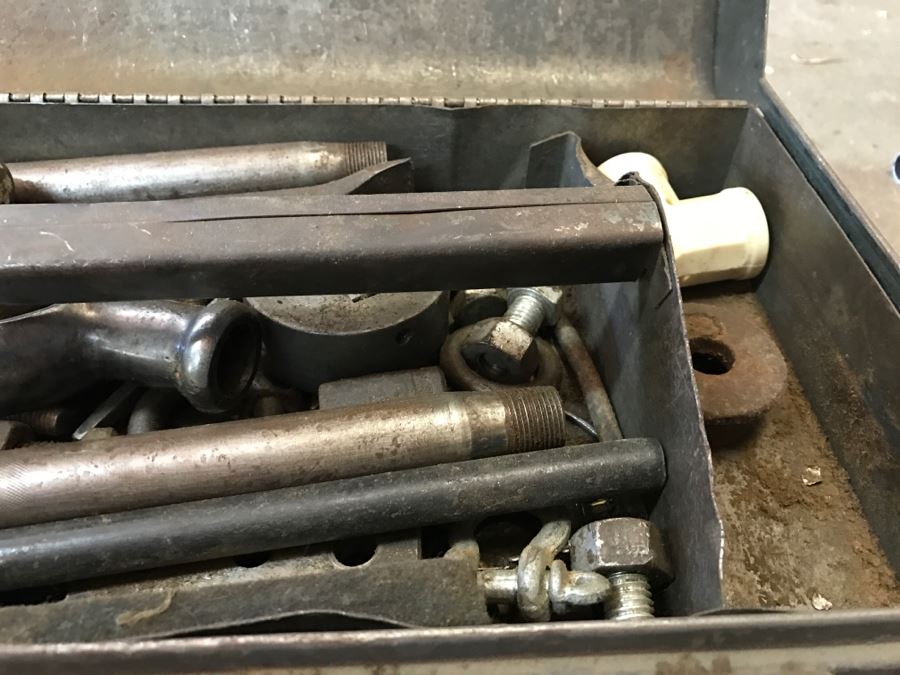 Vintage Toolbox Filled With Pipe Threading Pipe Threader Tools - See All Photos [Photo 8]