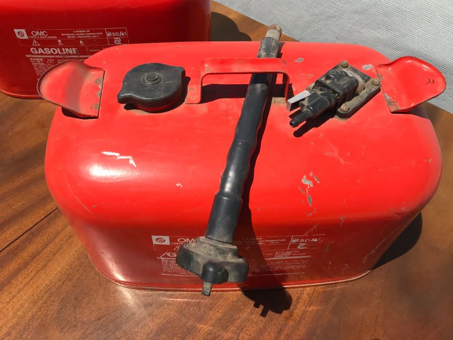 Pair Of Outboard Marine Corporation OMC Red Steel 5 Gallon Gas Tanks [Photo 4]
