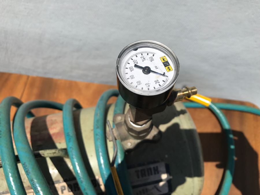 Campbell Hausfeld Super Pal 1HP Air Compressor + Pair Of Portable Air Tanks [Photo 7]