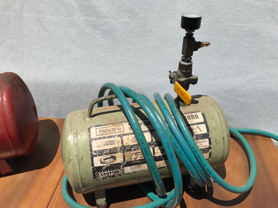 Campbell Hausfeld Super Pal 1HP Air Compressor + Pair Of Portable Air Tanks [Photo 5]