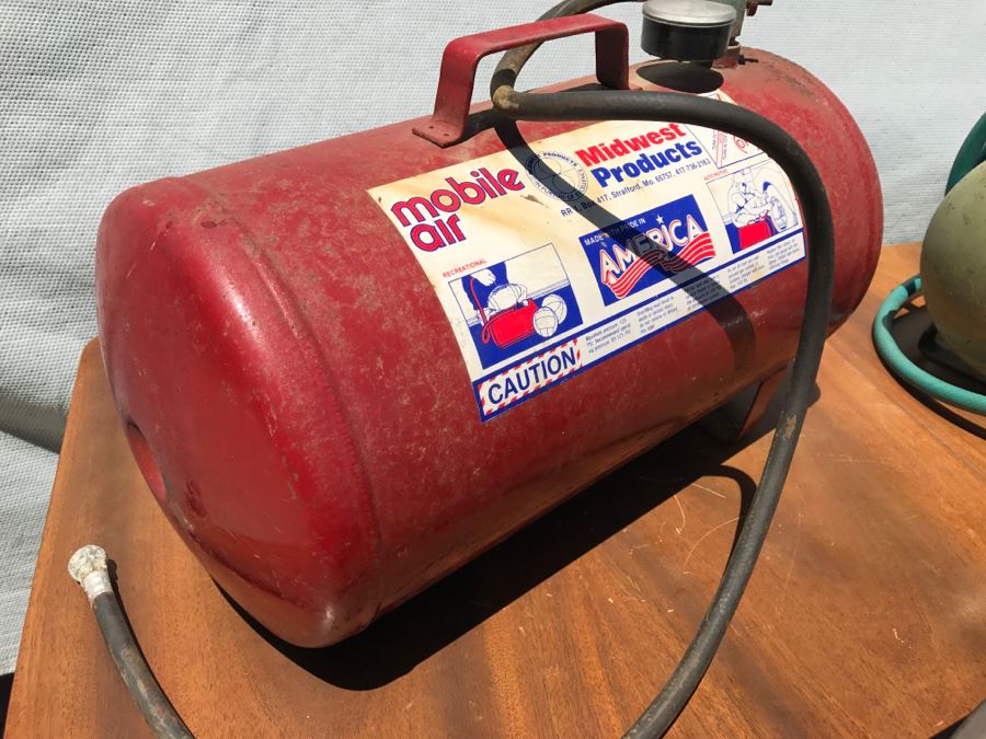 Campbell Hausfeld Super Pal 1HP Air Compressor + Pair Of Portable Air Tanks [Photo 9]