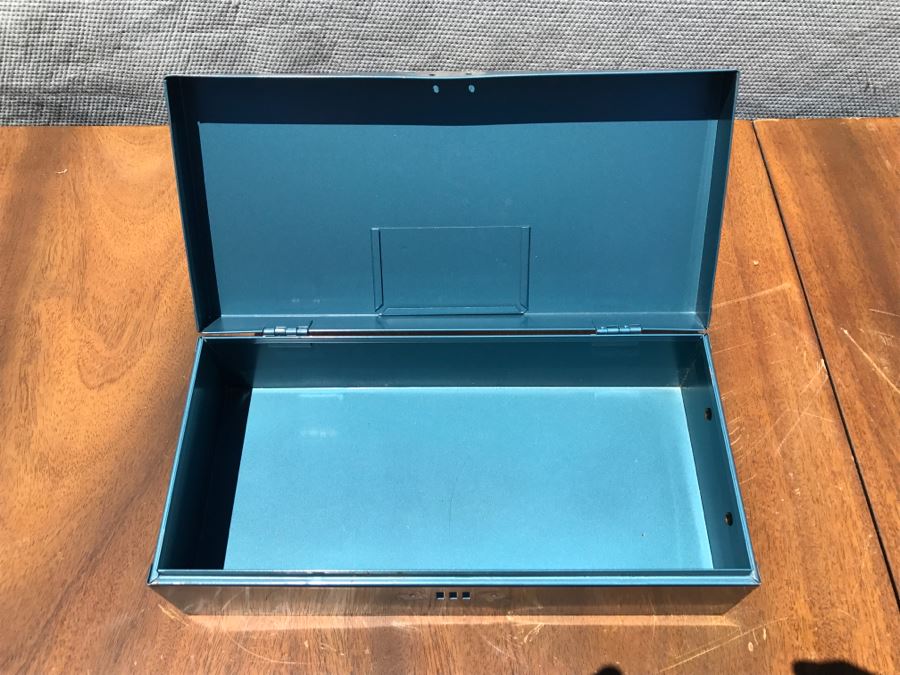 J C Higgins Gun Cleaning Kit Box With Bottles And Blue Metal Box [Photo 9]