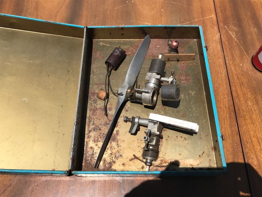 Vintage Handy Andy Student Chemistry Lab Metal Box With Various Model Airplane Motors And Propeller [Photo 7]