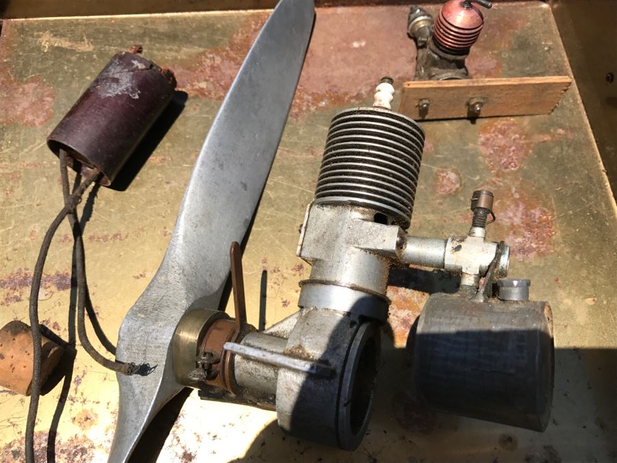 Vintage Handy Andy Student Chemistry Lab Metal Box With Various Model Airplane Motors And Propeller [Photo 8]