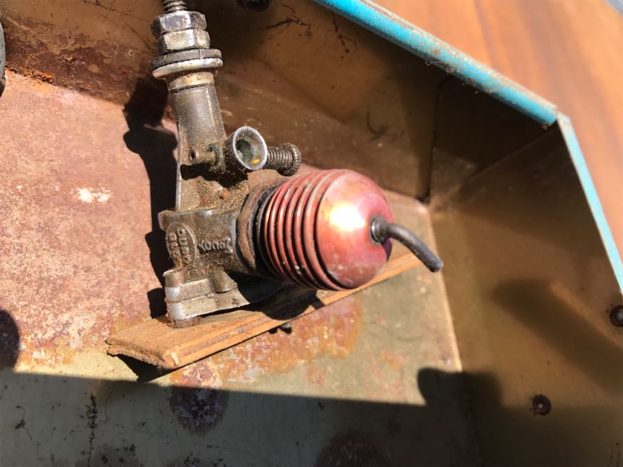 Vintage Handy Andy Student Chemistry Lab Metal Box With Various Model Airplane Motors And Propeller [Photo 9]