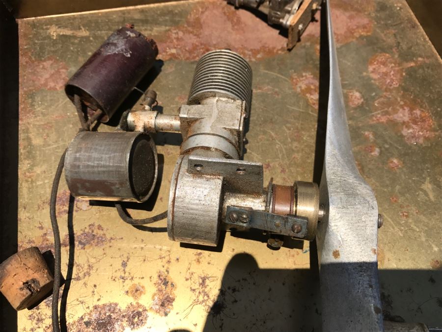 Vintage Handy Andy Student Chemistry Lab Metal Box With Various Model Airplane Motors And Propeller [Photo 12]