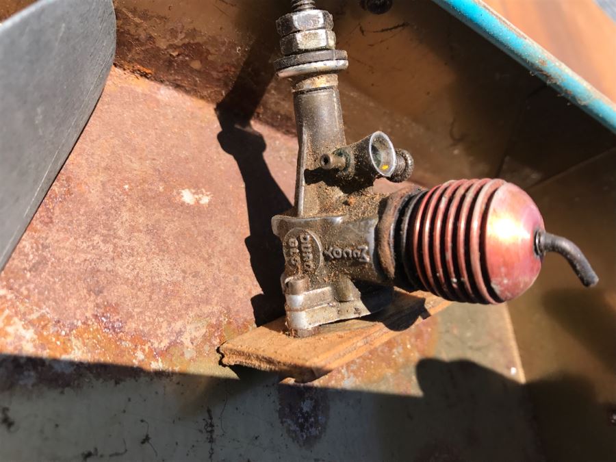 Vintage Handy Andy Student Chemistry Lab Metal Box With Various Model Airplane Motors And Propeller [Photo 10]