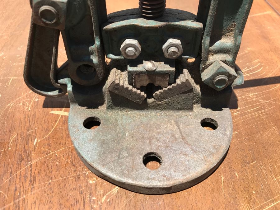Vintage Littlestown Howe & Fory Co No. 51 Pipe Vise [Photo 7]