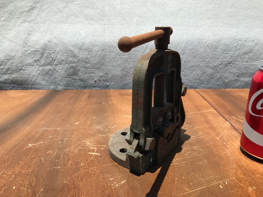 Vintage Littlestown Howe & Fory Co No. 51 Pipe Vise [Photo 5]
