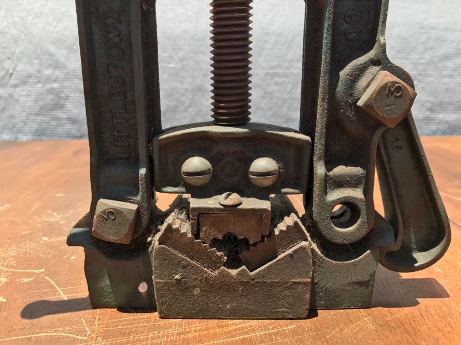 Vintage Littlestown Howe & Fory Co No. 51 Pipe Vise [Photo 4]