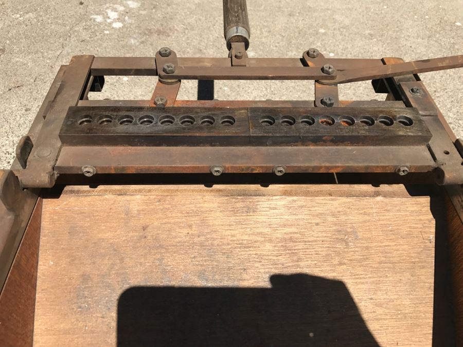 .45 Caliber Bullet Making Kit With .45 Caliber 16-Bullet Bullet Mold, Kiln And Blacksmith Cast Iron Ladle [Photo 7]