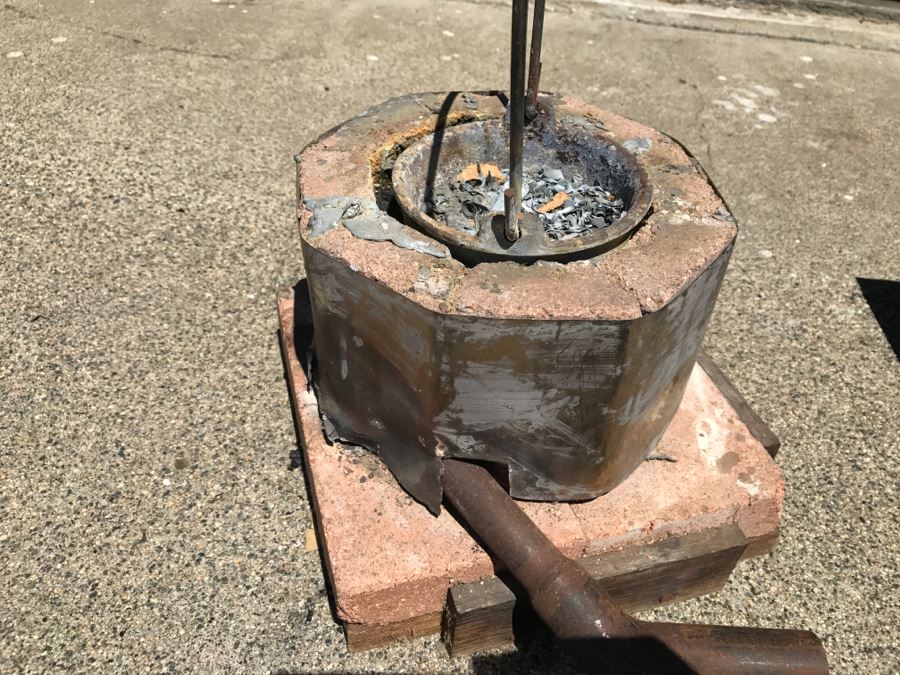 .45 Caliber Bullet Making Kit With .45 Caliber 16-Bullet Bullet Mold, Kiln And Blacksmith Cast Iron Ladle [Photo 10]