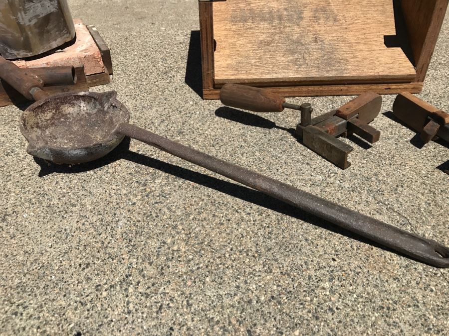 .45 Caliber Bullet Making Kit With .45 Caliber 16-Bullet Bullet Mold, Kiln And Blacksmith Cast Iron Ladle [Photo 9]