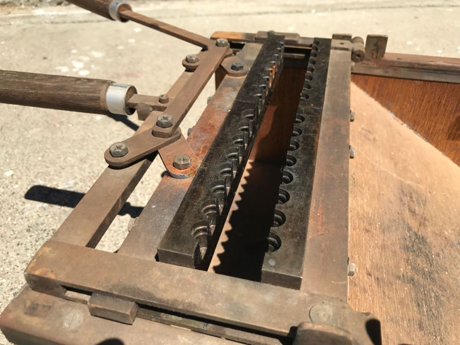 .45 Caliber Bullet Making Kit With .45 Caliber 16-Bullet Bullet Mold, Kiln And Blacksmith Cast Iron Ladle [Photo 4]