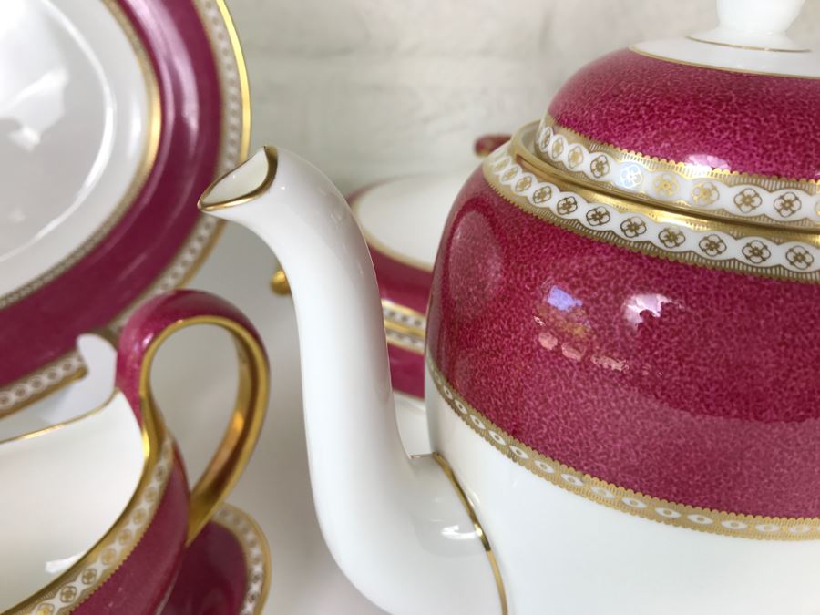 Classy Wedgwood Bone China Set ~46 Pieces Ulander Made In England [Photo 9]