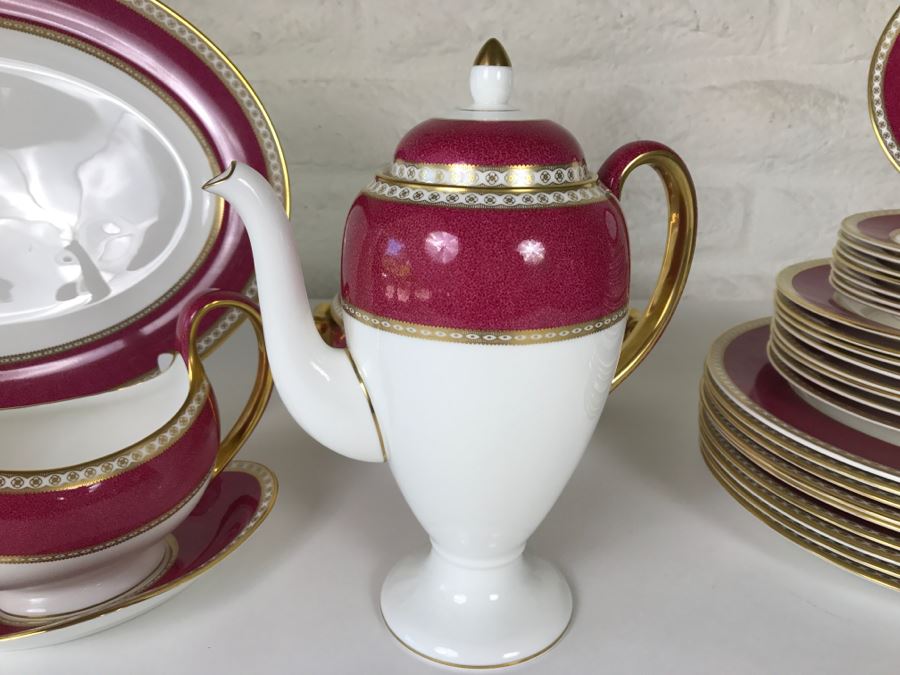 Classy Wedgwood Bone China Set ~46 Pieces Ulander Made In England [Photo 8]