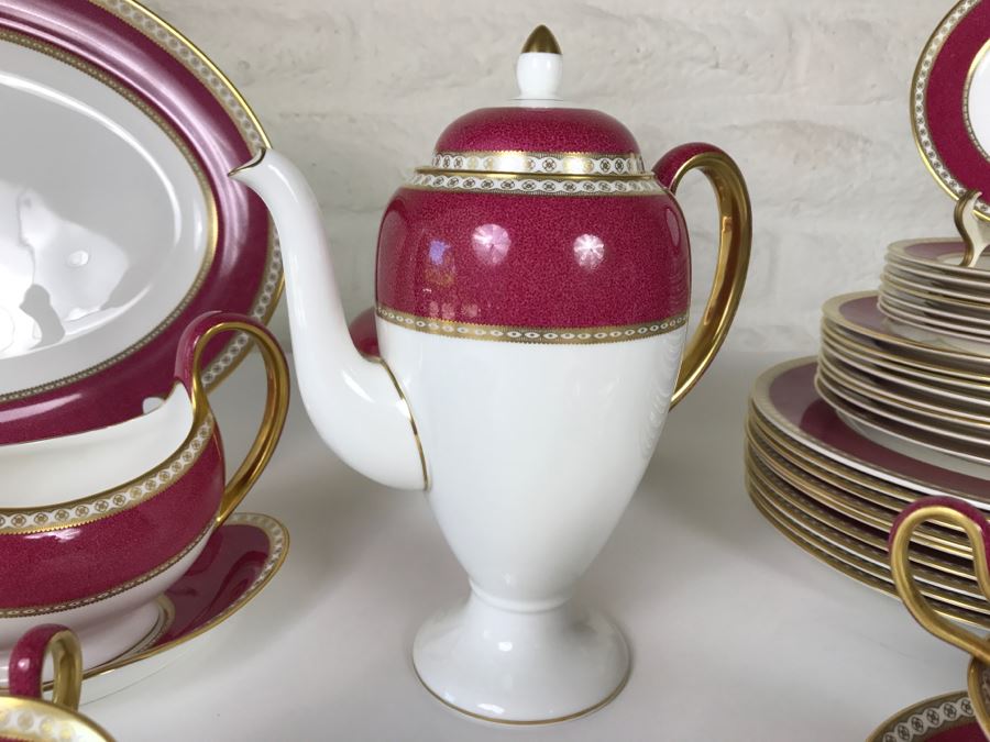 Classy Wedgwood Bone China Set ~46 Pieces Ulander Made In England [Photo 5]