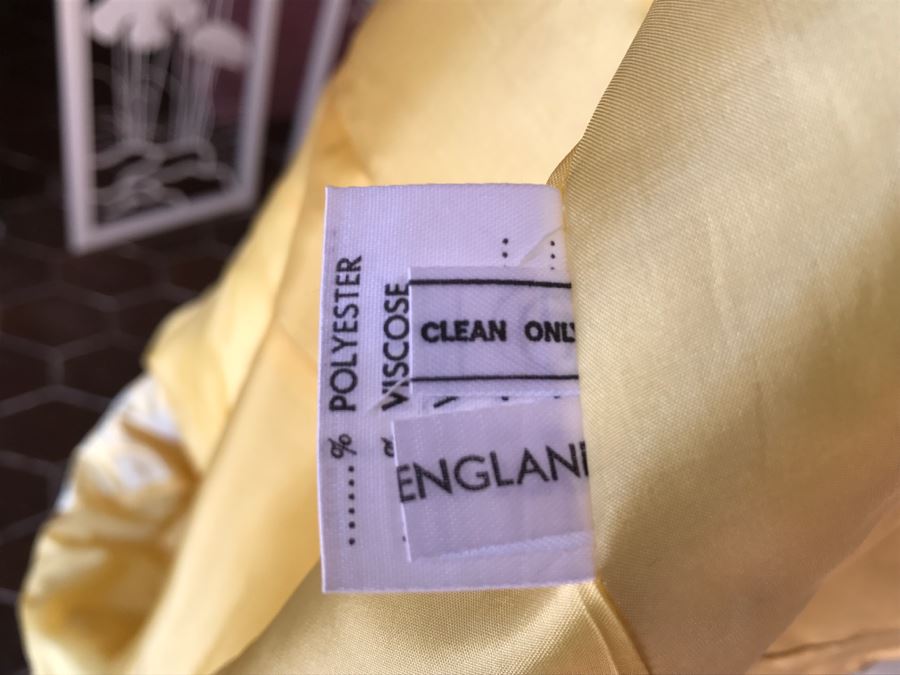 Vintage RENE Lezard De-Luxe Collection Gold Jacket With Matching Skirt Made In England [Photo 14]