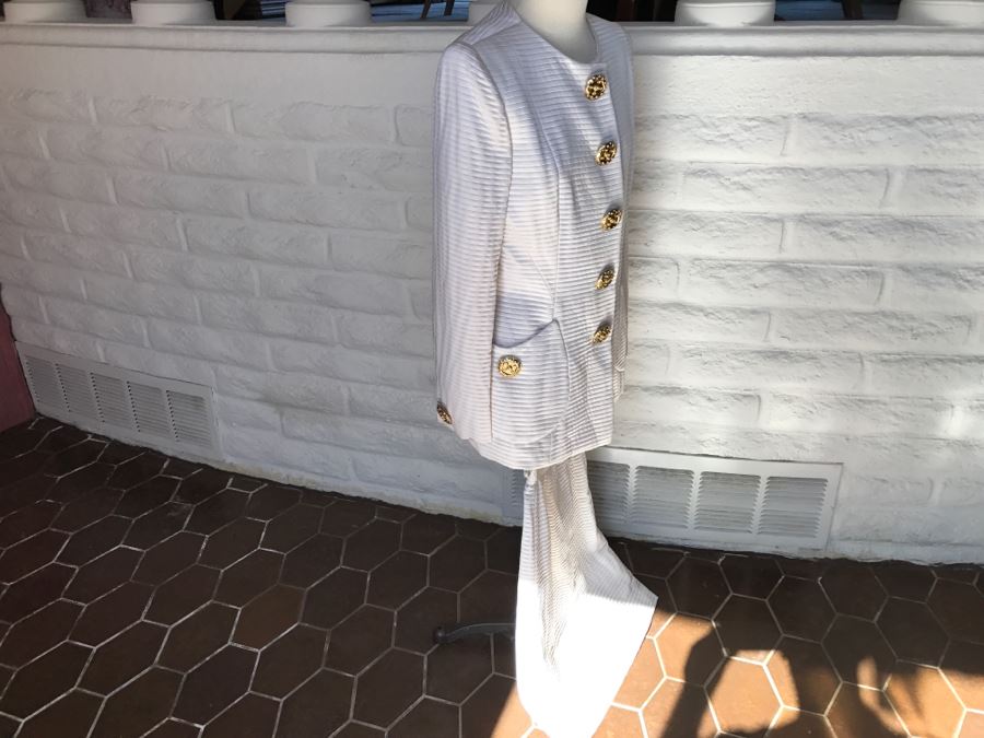 Oscar De La Renta White Jacket With Matching Skirts Gold Buttons Size 10 [Photo 6]
