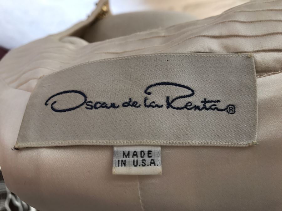 Oscar De La Renta White Jacket With Matching Skirts Gold Buttons Size 10 [Photo 8]