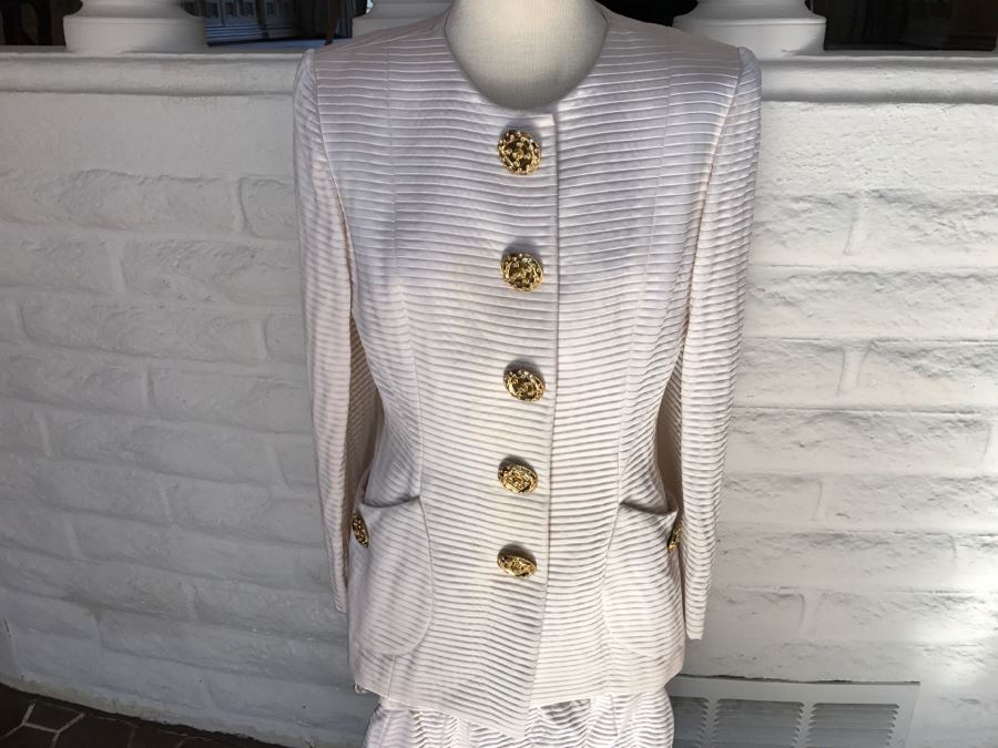 Oscar De La Renta White Jacket With Matching Skirts Gold Buttons Size 10 [Photo 2]