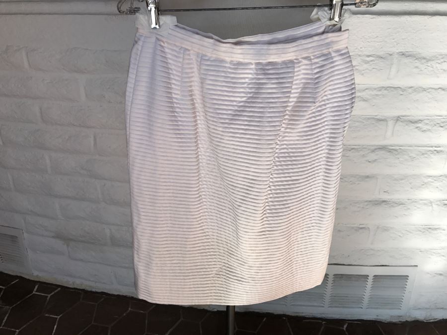 Oscar De La Renta White Jacket With Matching Skirts Gold Buttons Size 10 [Photo 12]