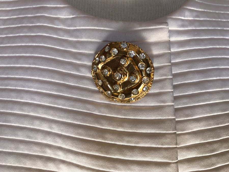 Oscar De La Renta White Jacket With Matching Skirts Gold Buttons Size 10 [Photo 3]