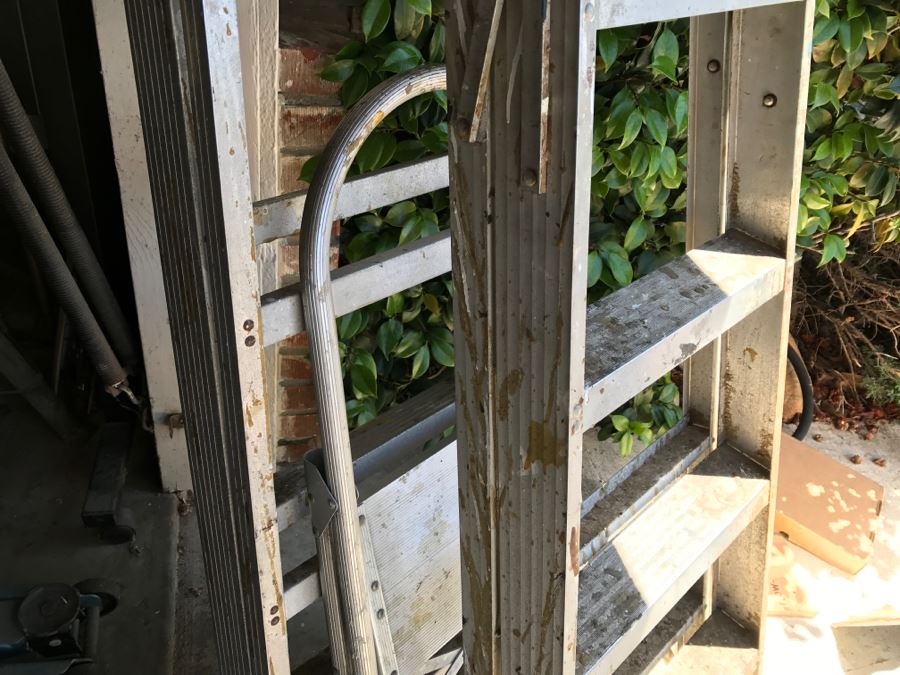 JUST ADDED - (2) Aluminum Ladders And Step Ladder [Photo 4]