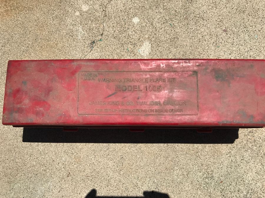 JUST ADDED - Warning Triangle Flare Kit Model 1005 [Photo 2]