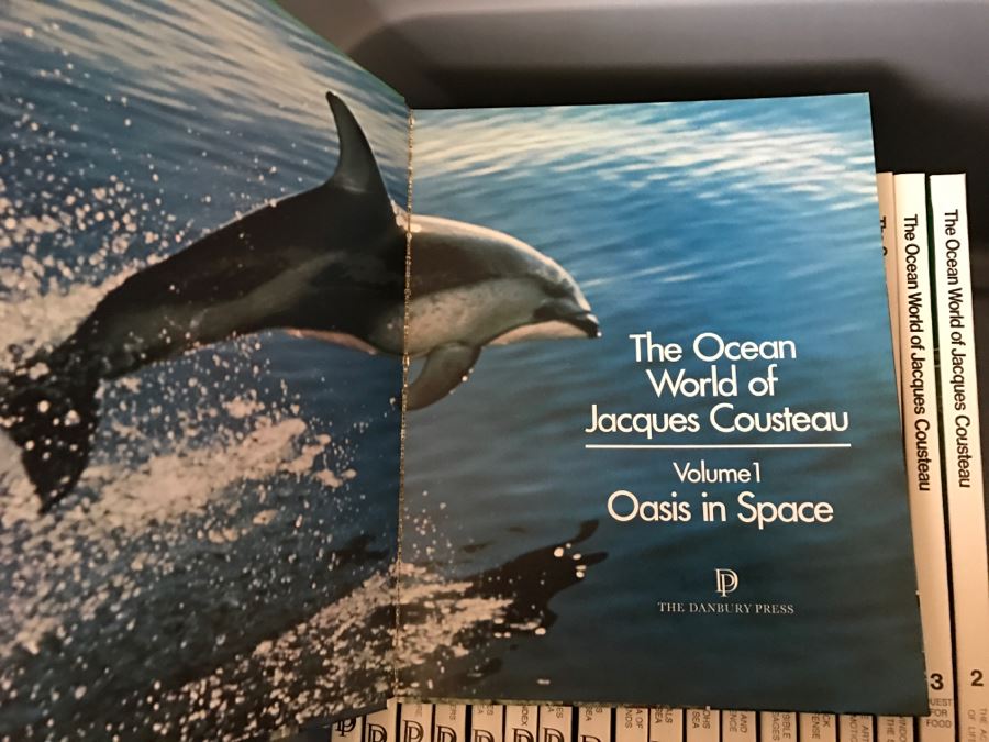 LAST MINUTE ADD - Vintage Collection Of Books 'The Ocean World Of Jacques Cousteau' [Photo 2]