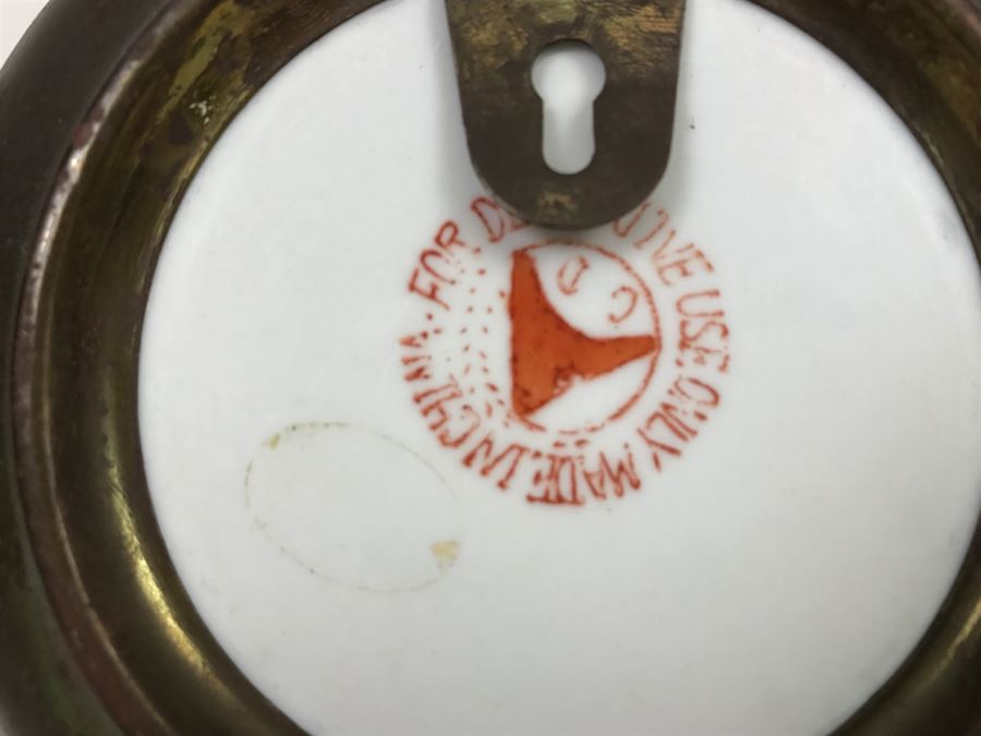 Set Of Chinese Lidded Tea Cups With Chinese Decorative Plate [Photo 17]