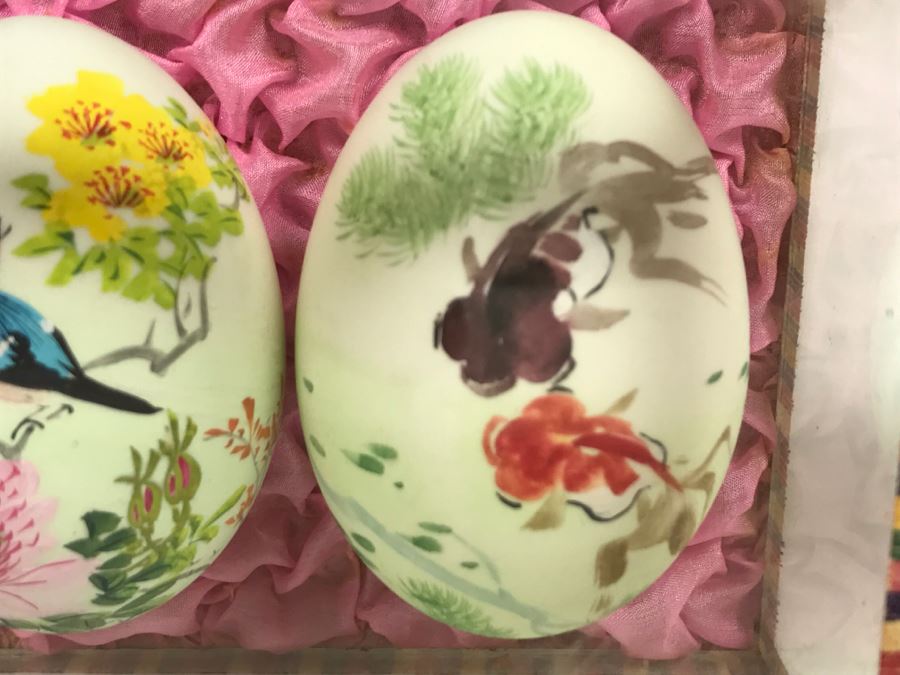 Vintage Asian Hand Painted Eggs In Glass Presentation Box With Original Box [Photo 6]