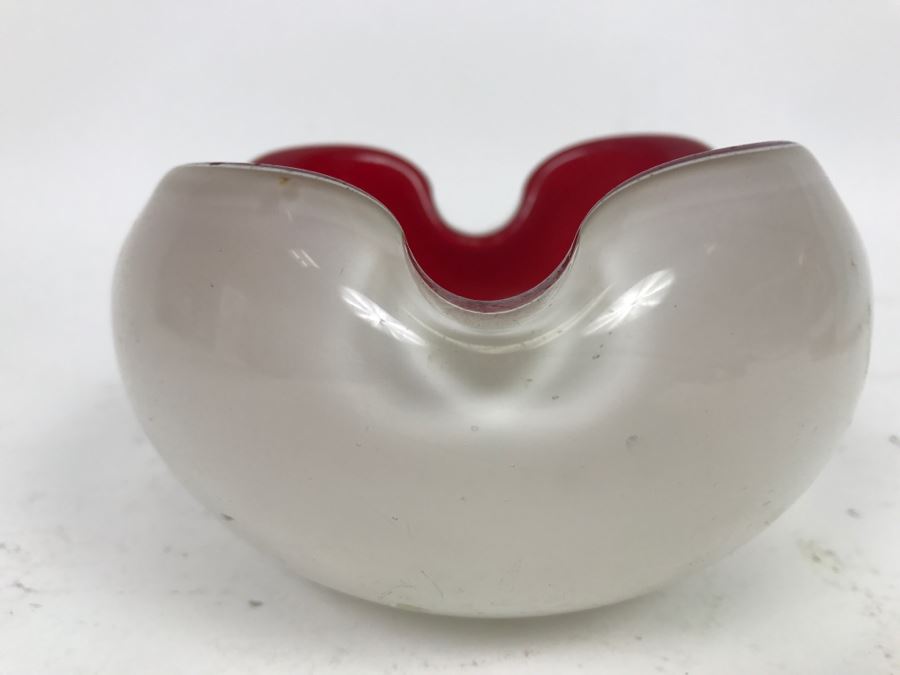 Art Glass Red And White Ashtray Possibly Japanese [Photo 8]