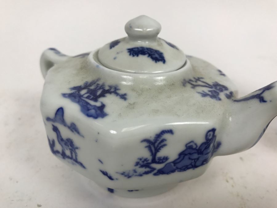 Small Blue And White Asian Tea Pot Signed Underneath [Photo 8]